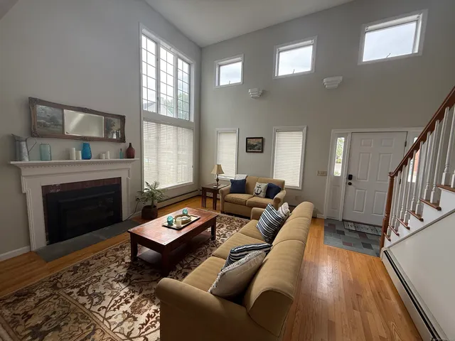 $4,500 | 99 Main Street, Stonington, CT 06378