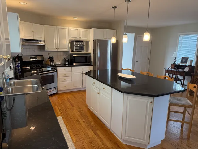 $4,500 | 99 Main Street, Stonington, CT 06378