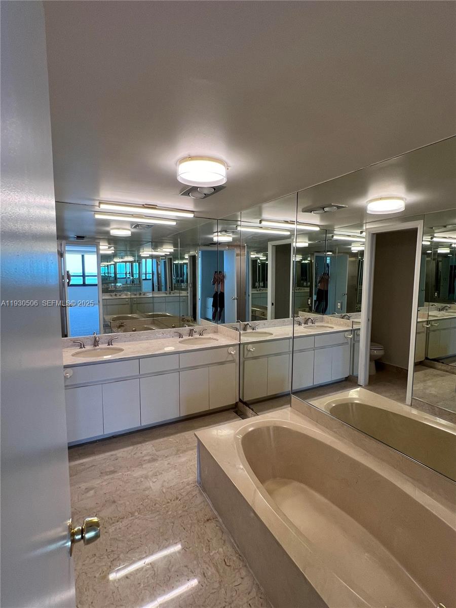 2 Grove Isle Drive, Unit B703 Miami, FL 33133 - Photo 5 of 11 Master Bathroom