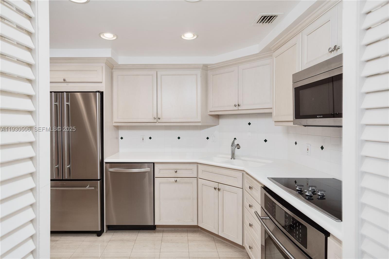 2 Grove Isle Drive, Unit B703 Miami, FL 33133 - Photo 8 of 11 Kitchen