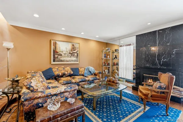 $1,069,000 | 44 Country Club Drive, Jericho, NY 11753