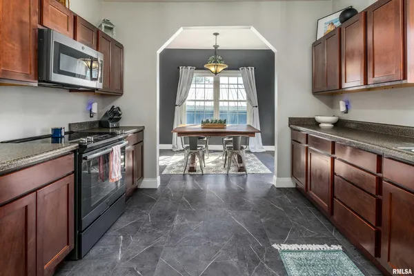 $229,000 | 1507 West Maplewood Street, Marion, IL 62959