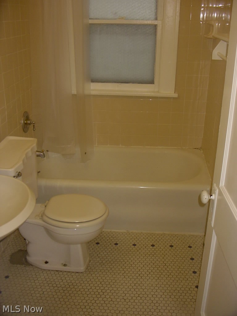 3133 Kensington Road Cleveland, OH 44118 - Photo 12 of 17