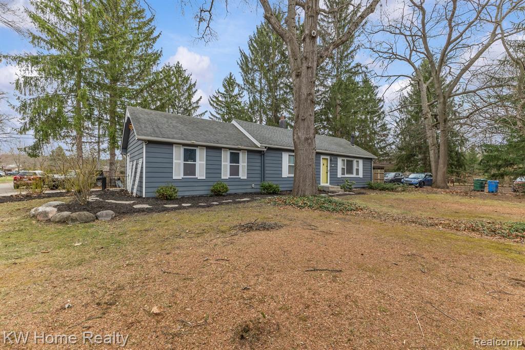 4215 Newton Road Walled Lake, MI 48390 - Photo 3 of 29 Gallery Image 3