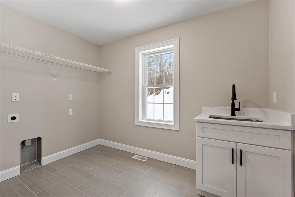 2 Roberts Way Westminster, MA 01473 - Photo 22 of 41