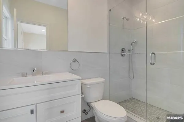 $4,000 | 734 Second Avenue, Unit 1, Lyndhurst, NJ 07071