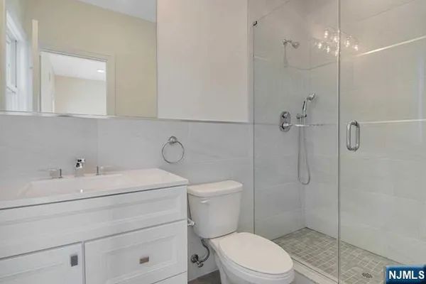 $4,000 | 734 Second Avenue, Unit 1, Lyndhurst, NJ 07071