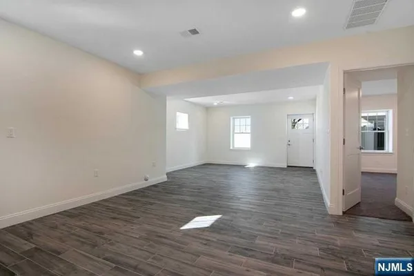 $4,000 | 734 Second Avenue, Unit 1, Lyndhurst, NJ 07071