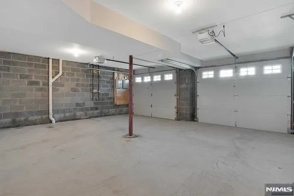 $4,000 | 734 Second Avenue, Unit 1, Lyndhurst, NJ 07071