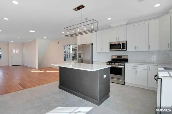 $4,000 | 734 Second Avenue, Unit 1, Lyndhurst, NJ 07071