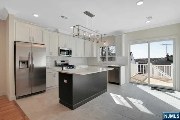 $4,000 | 734 Second Avenue, Unit 1, Lyndhurst, NJ 07071