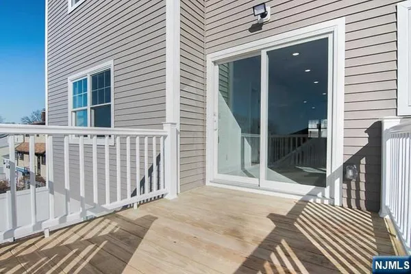$4,000 | 734 Second Avenue, Unit 1, Lyndhurst, NJ 07071
