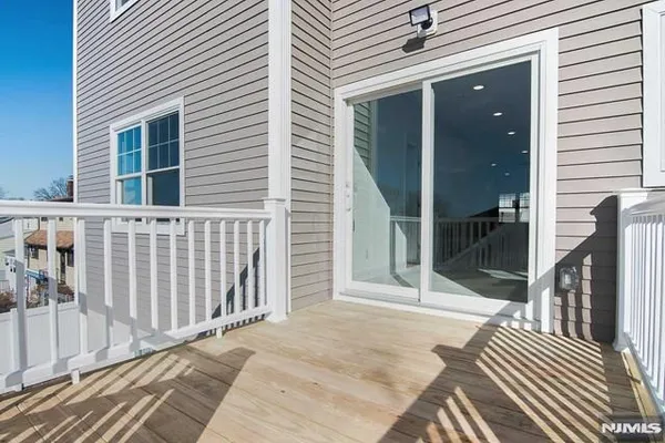 $4,000 | 734 Second Avenue, Unit 1, Lyndhurst, NJ 07071
