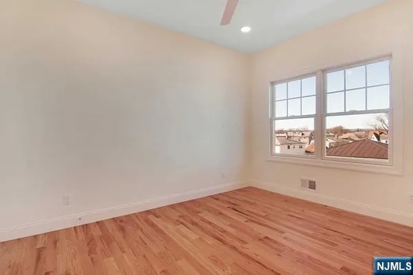 $4,000 | 734 Second Avenue, Unit 1, Lyndhurst, NJ 07071