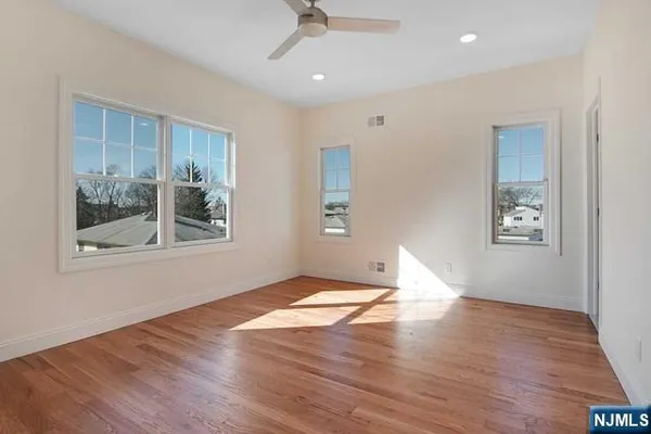 $4,000 | 734 Second Avenue, Unit 1, Lyndhurst, NJ 07071