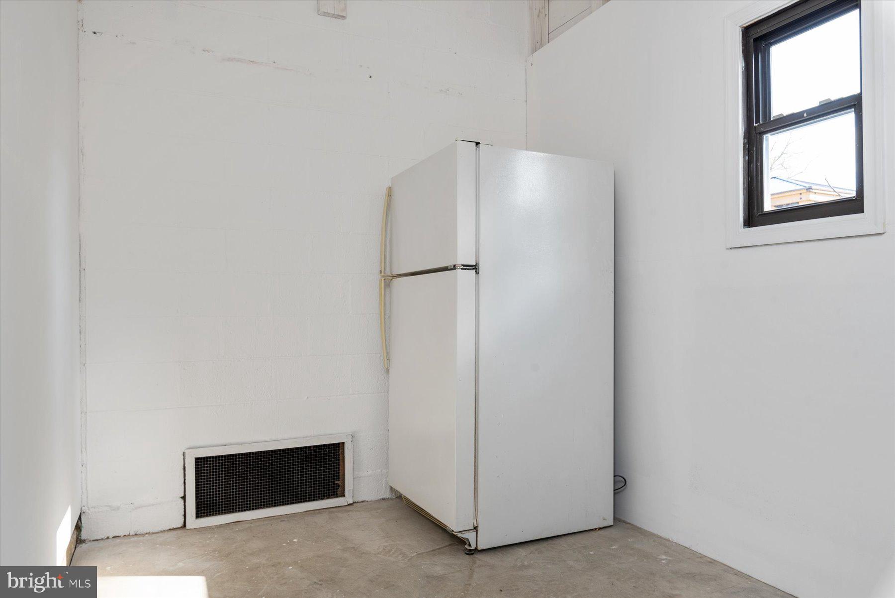 1608 Hilltop Road Edgewater, MD 21037 - Photo 28 of 37 Enclosed Storage