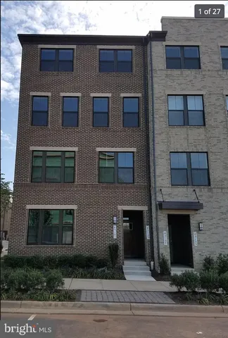 $2,900 | 45161 Admiral Drive, Sterling, VA 20166