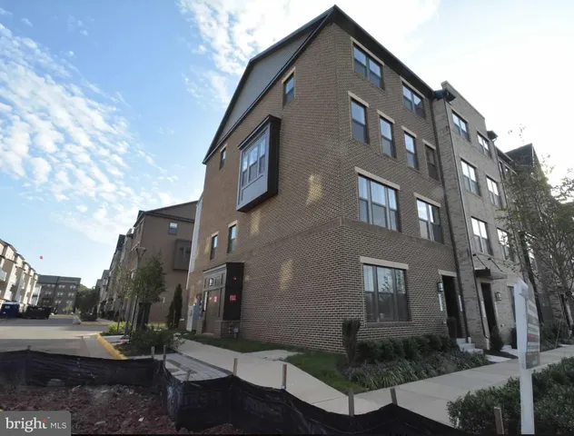 $2,900 | 45161 Admiral Drive, Sterling, VA 20166