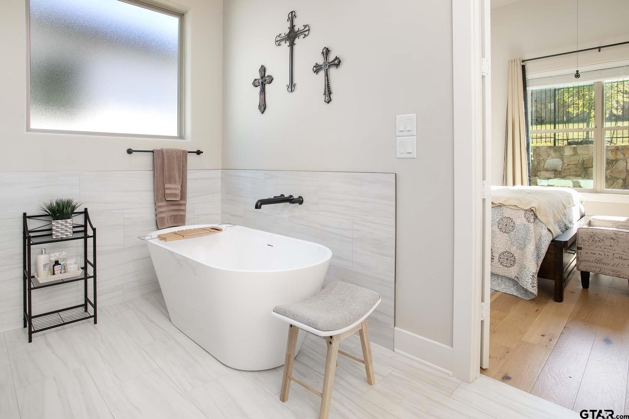 7434 Waterview Square Tyler, TX 75703 - Photo 16 of 33 a bathroom with a bathtub and a window