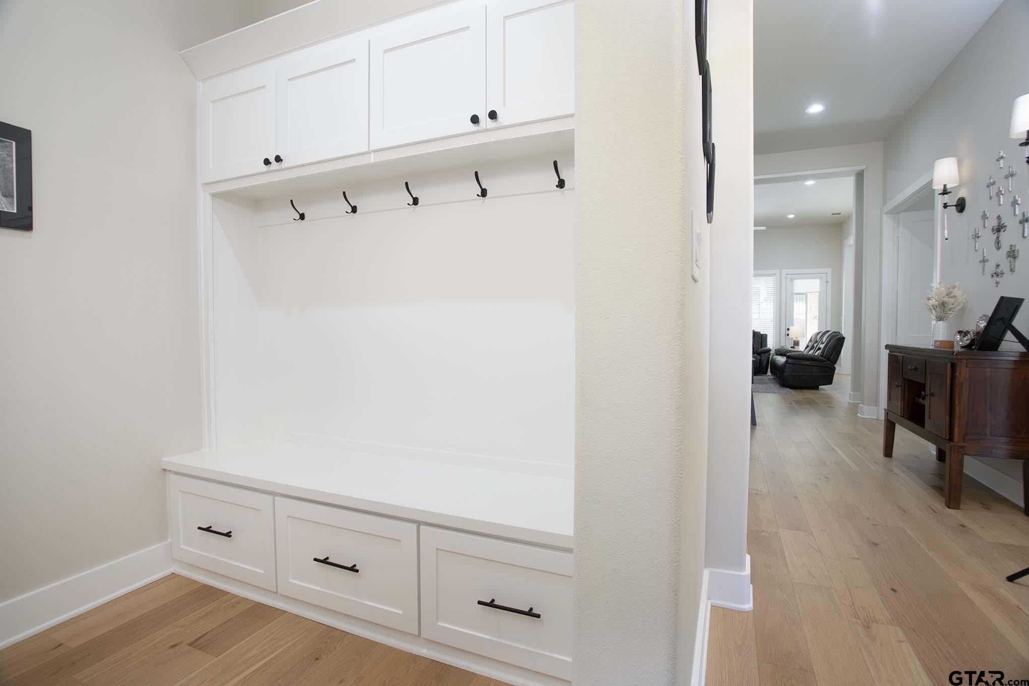 7434 Waterview Square Tyler, TX 75703 - Photo 27 of 33 a view of kitchen with closet
