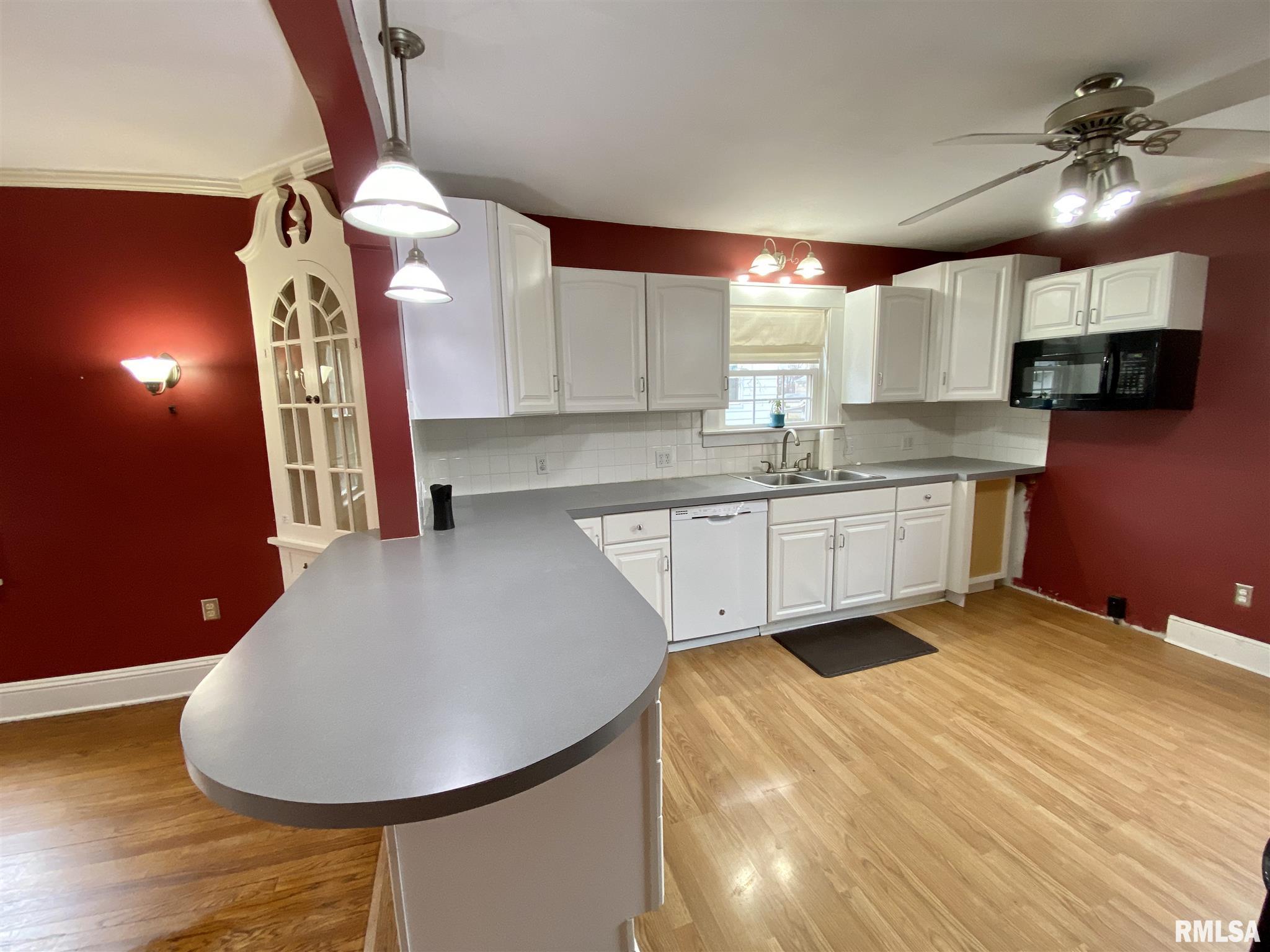911 Edgehill Road Jacksonville, IL 62650 - Photo 13 of 36 Gallery Image 13