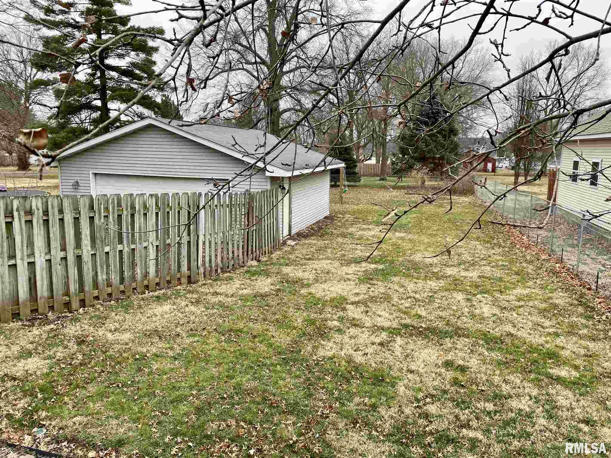 911 Edgehill Road Jacksonville, IL 62650 - Photo 35 of 36 Gallery Image 35
