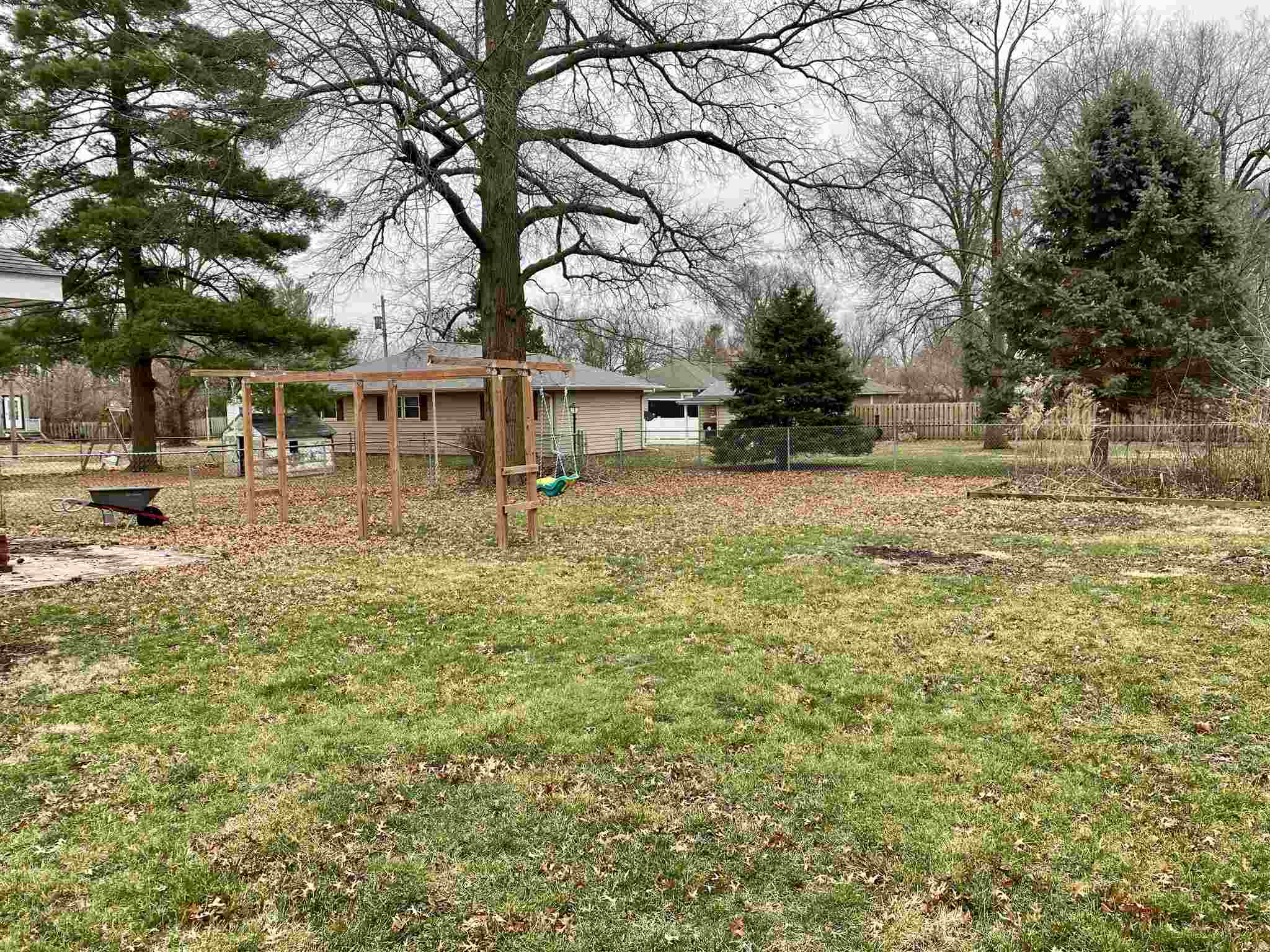 911 Edgehill Road Jacksonville, IL 62650 - Photo 36 of 36 Gallery Image 36