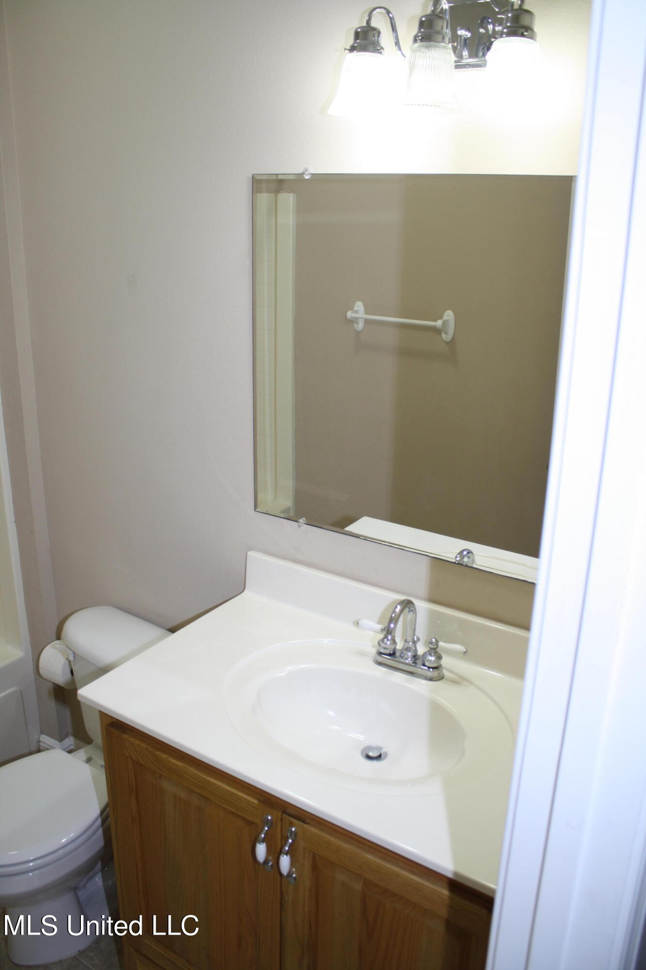17015 Old River Road Vancleave, MS 39565 - Photo 43 of 50 8aHallBath1