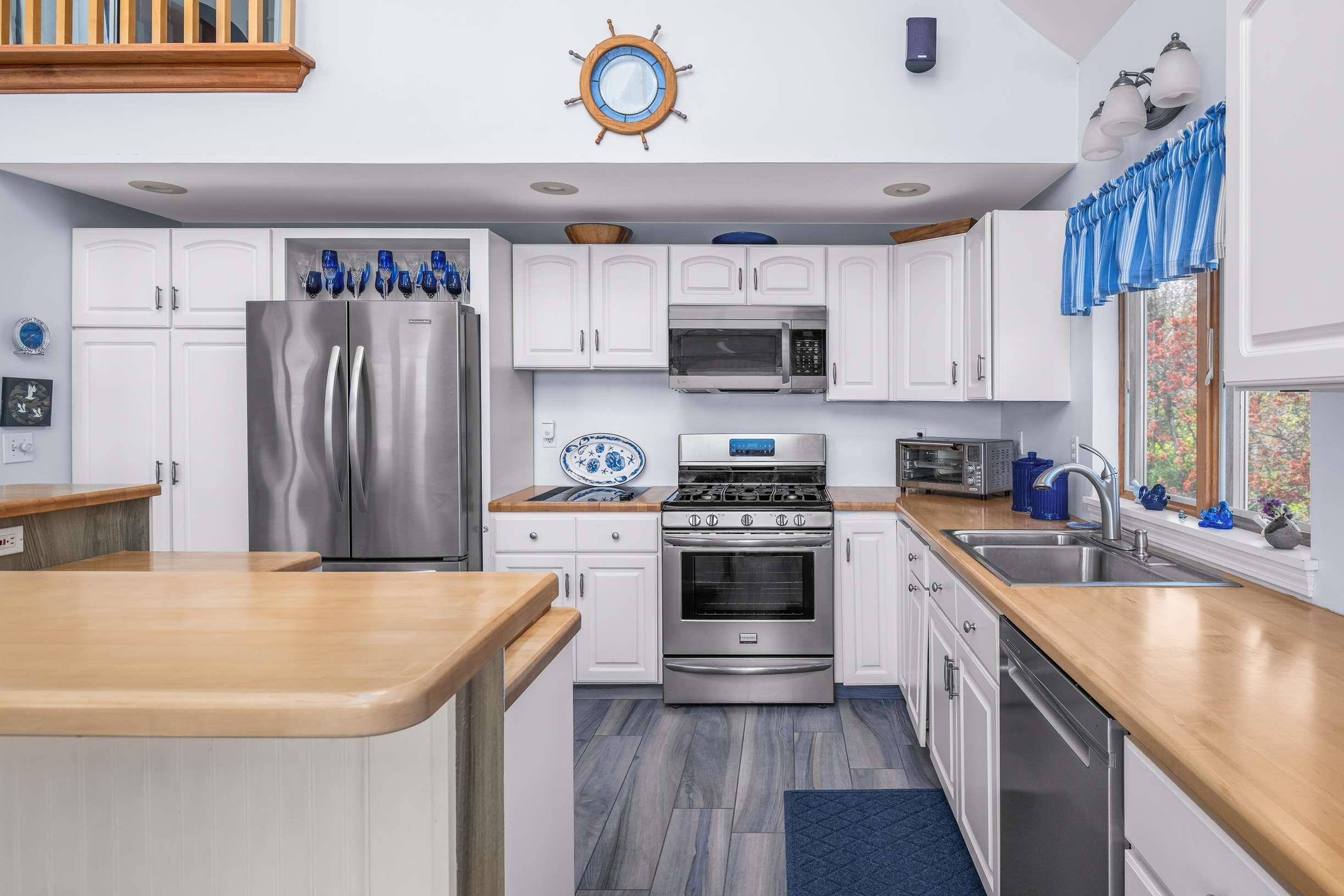 204 Nubble Road York, ME 03909 - Photo 7 of 32 Gallery Image 7
