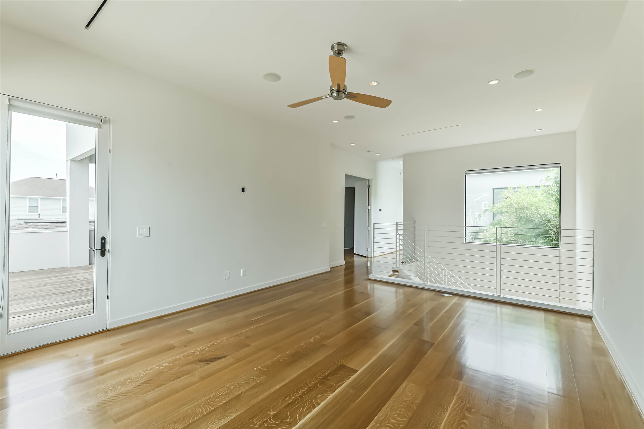 815 Alexander Street Houston, TX 77007 - Photo 29 of 49 Versatile upstairs game room with abundant natural light