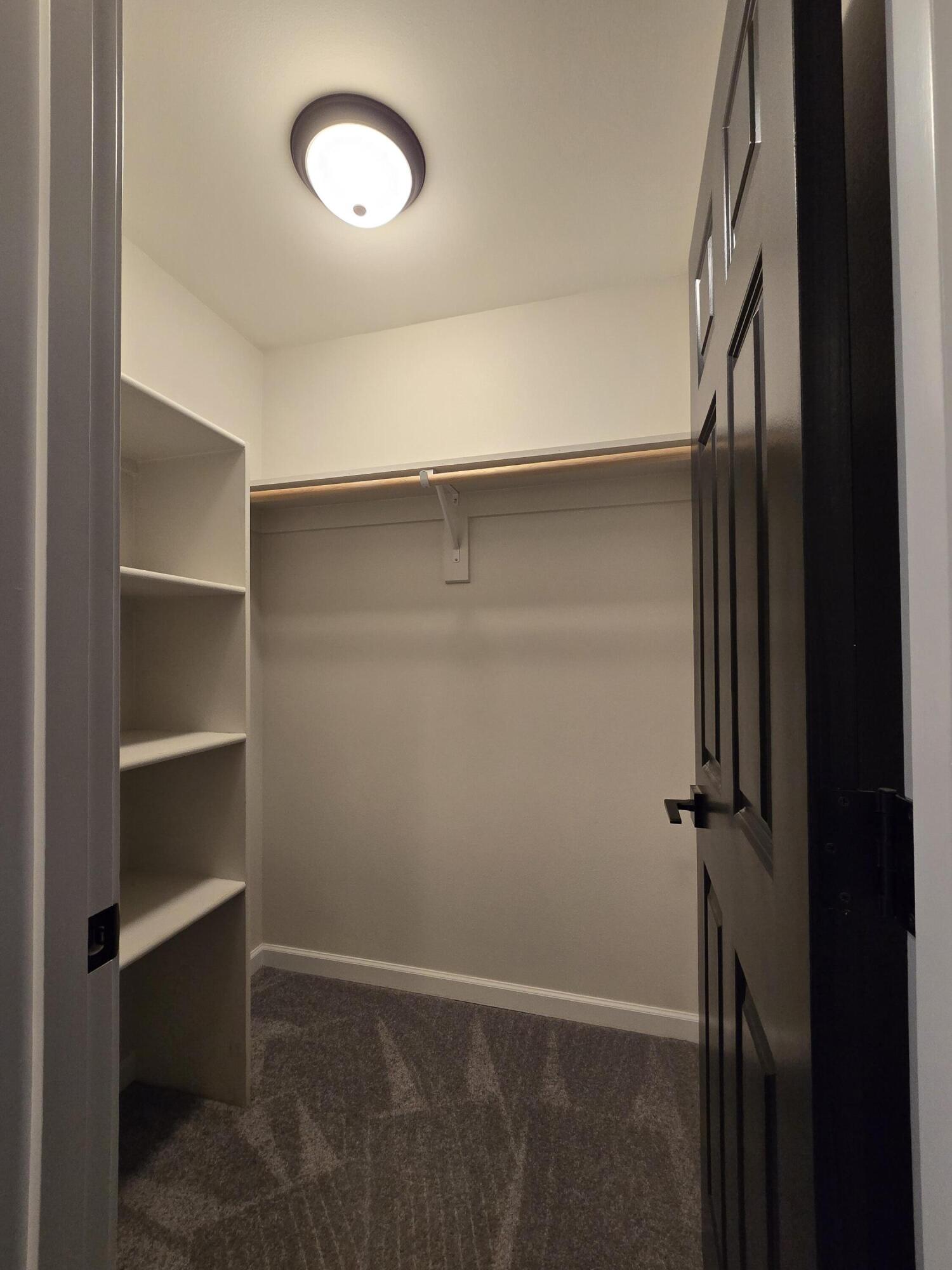 588 Upper Applegate Road Jacksonville, OR 97530 - Photo 25 of 53 master closet 2