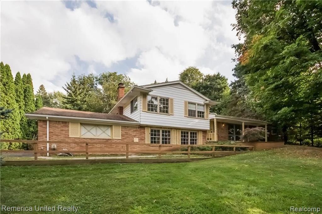 36203 Paddleford Road Farmington Hills, MI 48331 - Photo 2 of 42