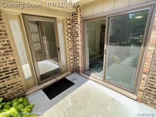 1816 Burning Bush Court Rochester, MI 48309 - Photo 3 of 38 3.jpg