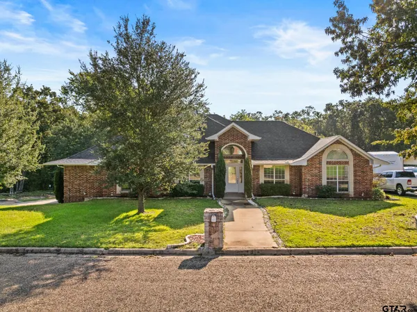 $399,000 | 2301 South Williams Avenue, Mount Pleasant, TX 75455