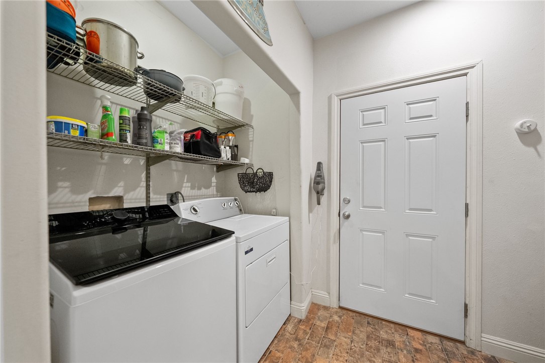 45600 La Cruz Drive Temecula, CA 92590 - Photo 55 of 75 a kitchen with a sink and cabinets