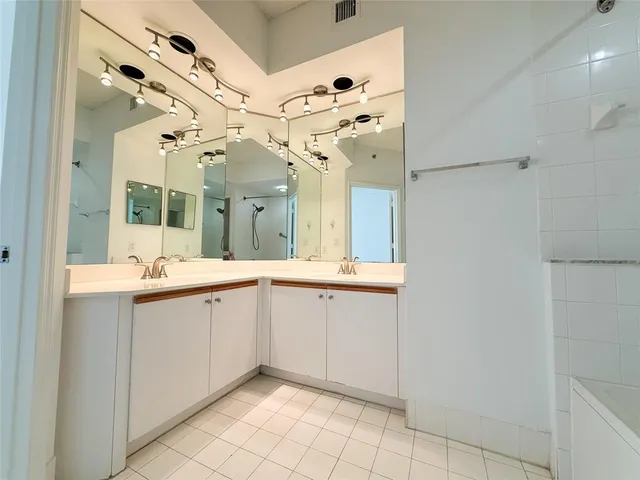 $2,600 | 3105 Northeast 184th Street, Unit 7106, North Miami Beach, FL 33160