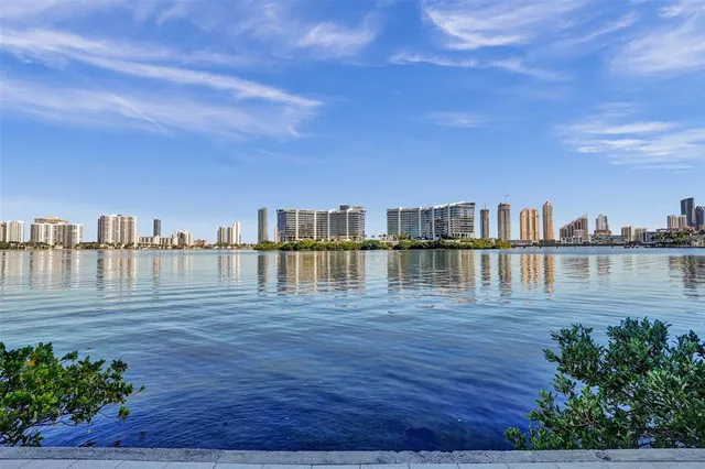 $2,600 | 3105 Northeast 184th Street, Unit 7106, North Miami Beach, FL 33160