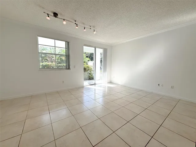 $2,600 | 3105 Northeast 184th Street, Unit 7106, North Miami Beach, FL 33160