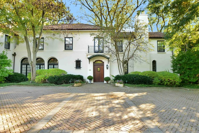 920 Hill Road Winnetka, IL 60093 - Photo 2 of 10 a front view of a house with garden