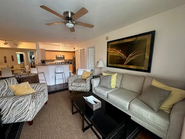 $2,400 | 615 Villa Circle, Boynton Beach, FL 33435