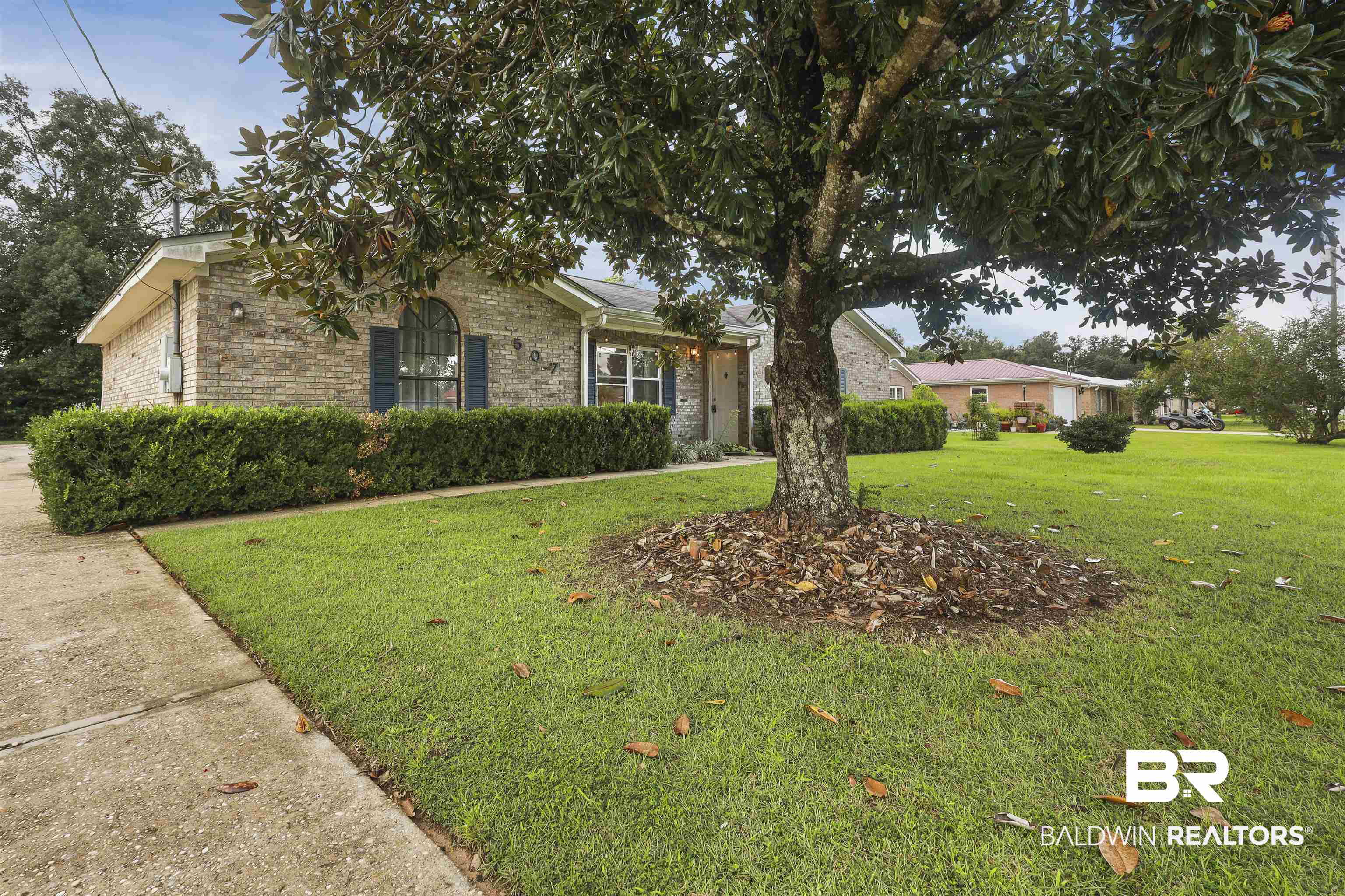 507 West Amanda Avenue Foley, AL 36535 - Photo 3 of 23 View of front facade featuring a front lawn