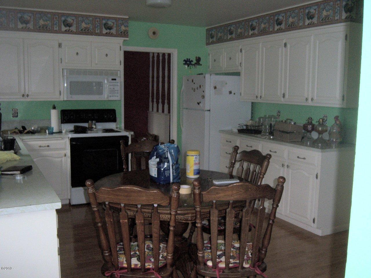 460 Southeast Gibson Road Waldport, OR 97394 - Photo 12 of 21 100_8920