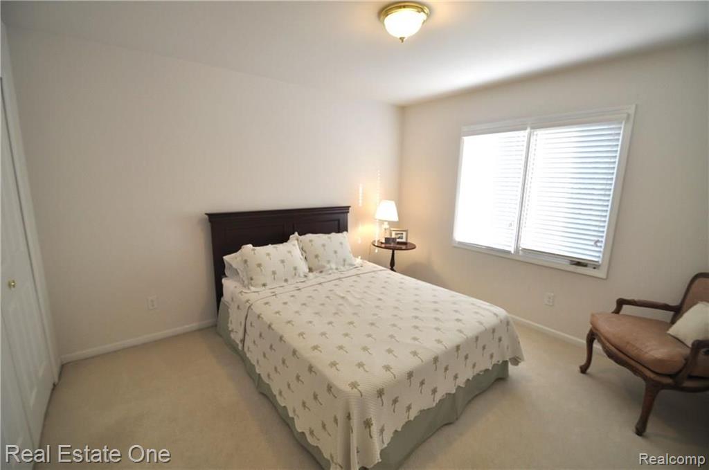427 Mystic Valley Rochester Hills, MI 48307 - Photo 35 of 40
