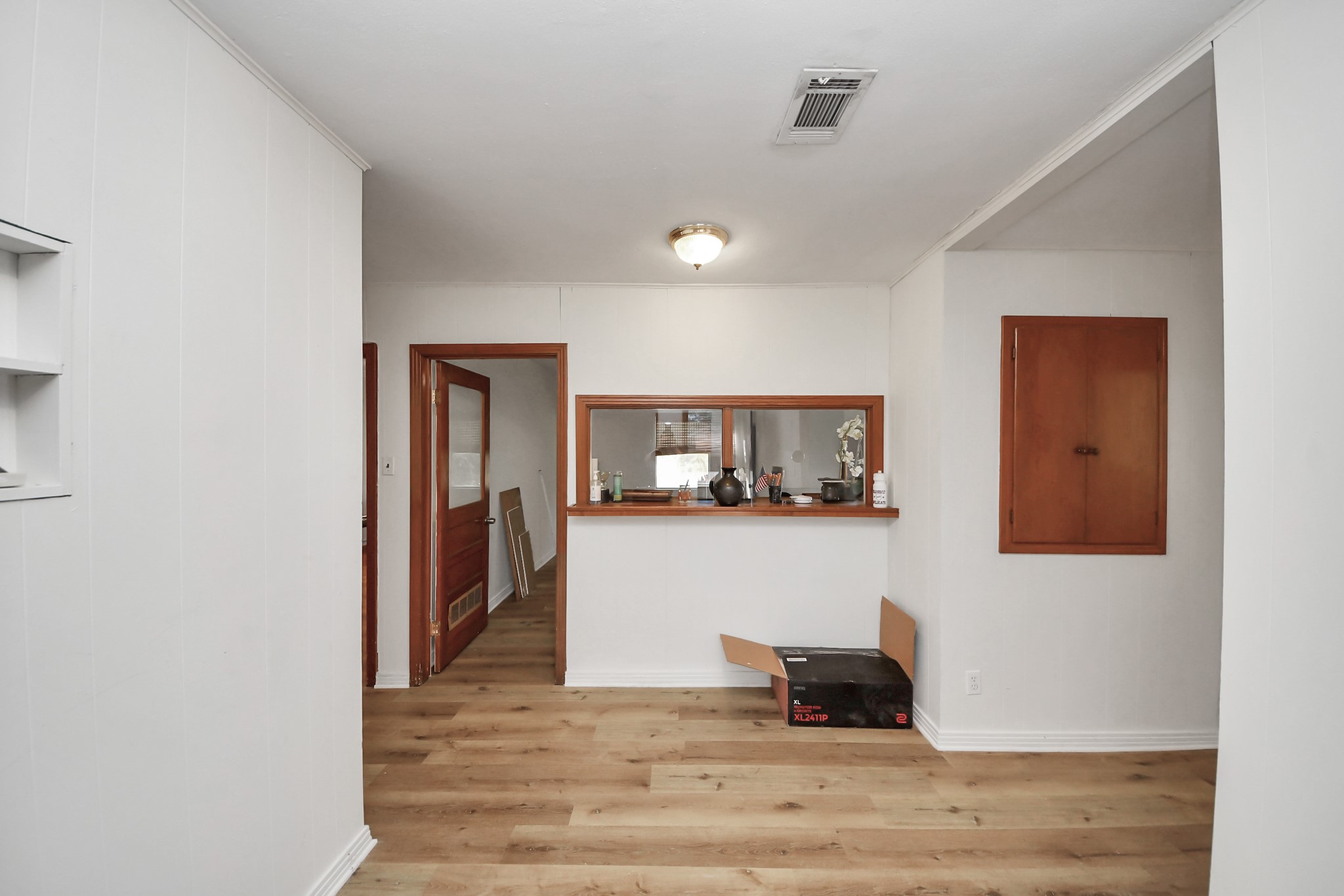5303 Lyons Avenue, Unit 4 Houston, TX 77020 - Photo 12 of 40 a living room with furniture and a wooden floor