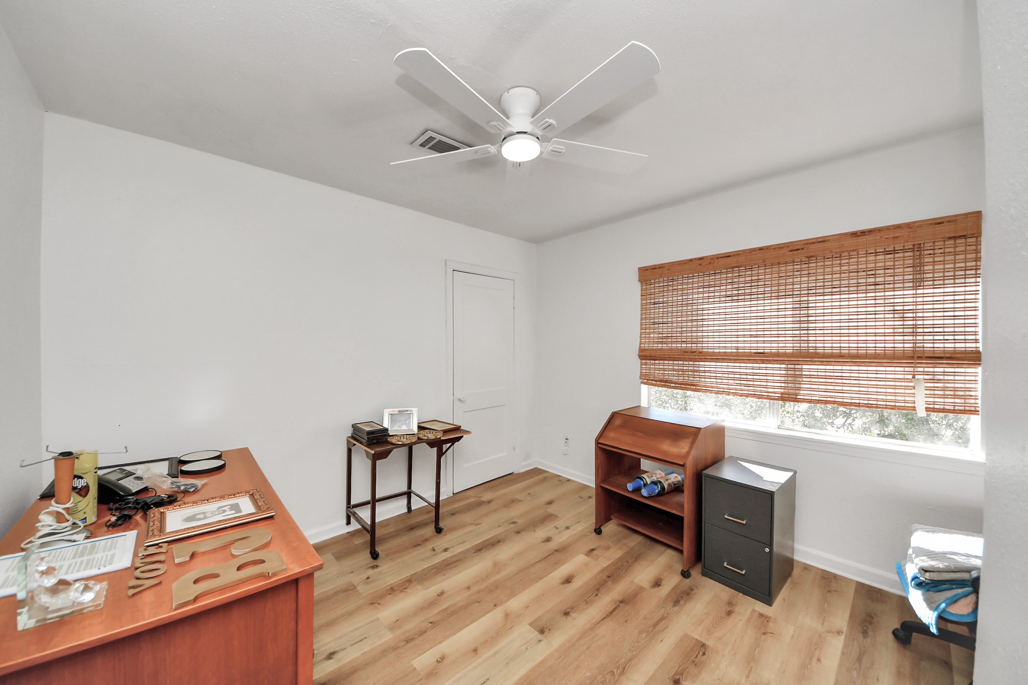 5303 Lyons Avenue, Unit 4 Houston, TX 77020 - Photo 14 of 40 a work room with furniture and wooden floor