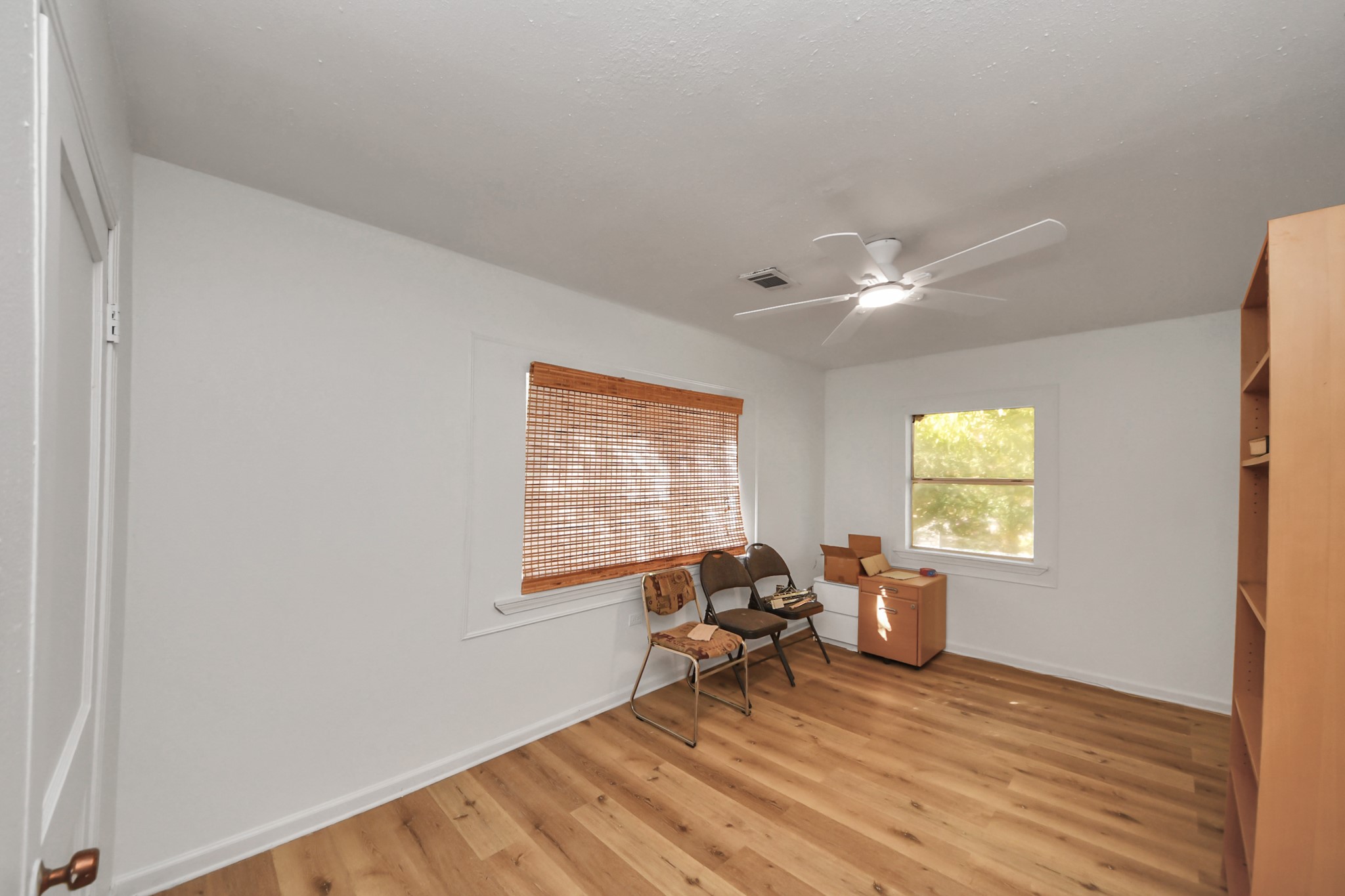 5303 Lyons Avenue, Unit 4 Houston, TX 77020 - Photo 16 of 40 a living room with furniture and a window