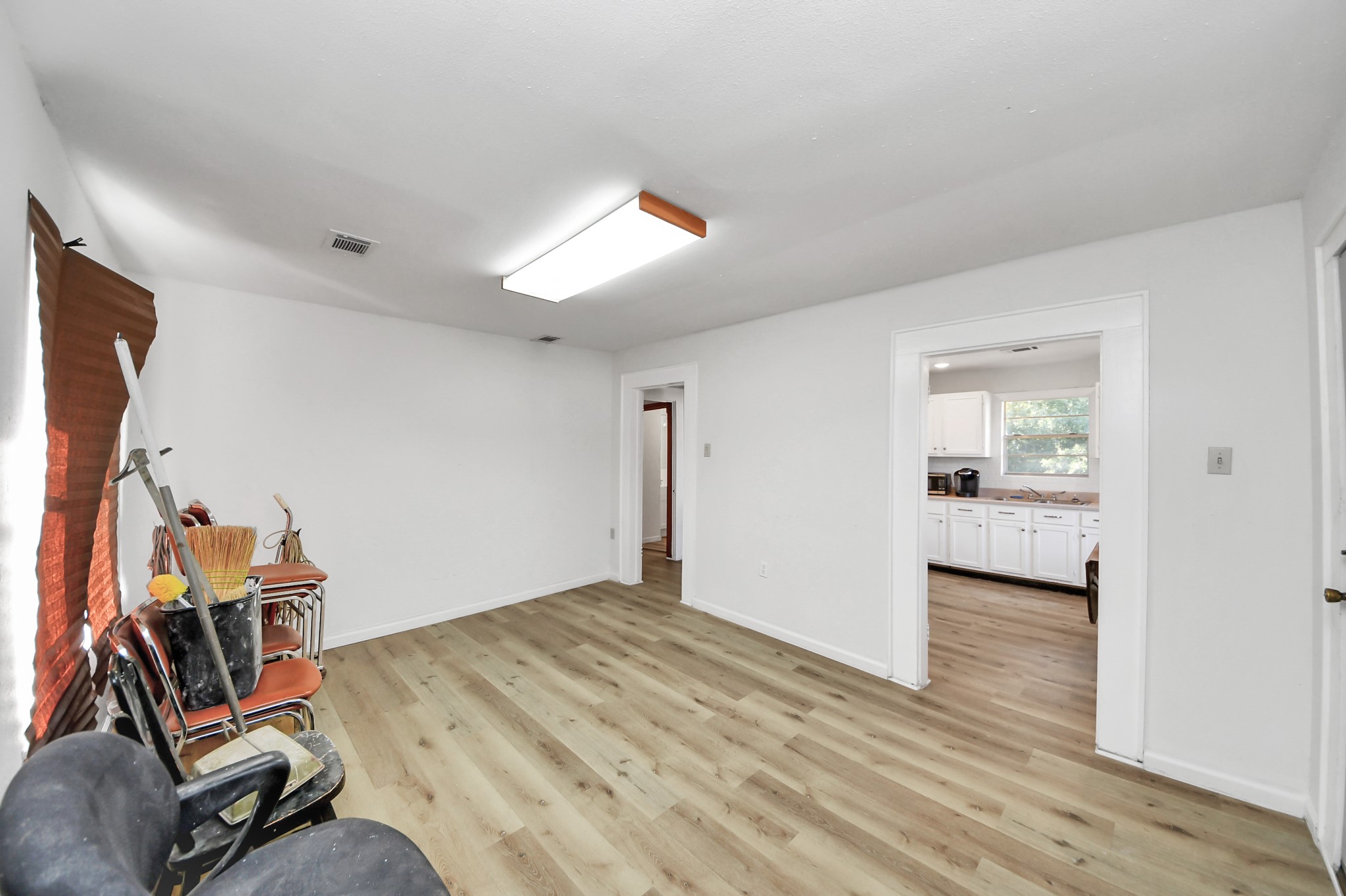 5303 Lyons Avenue, Unit 4 Houston, TX 77020 - Photo 27 of 40 a bedroom with a bed and a chandelier