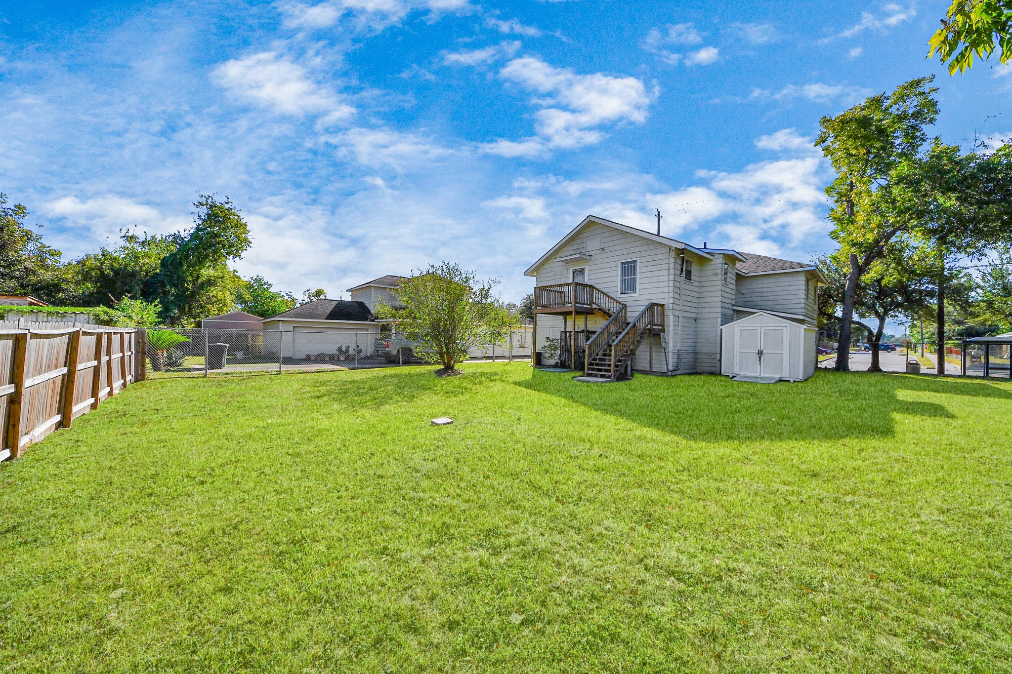 5303 Lyons Avenue, Unit 4 Houston, TX 77020 - Photo 34 of 40 a front view of house with garden