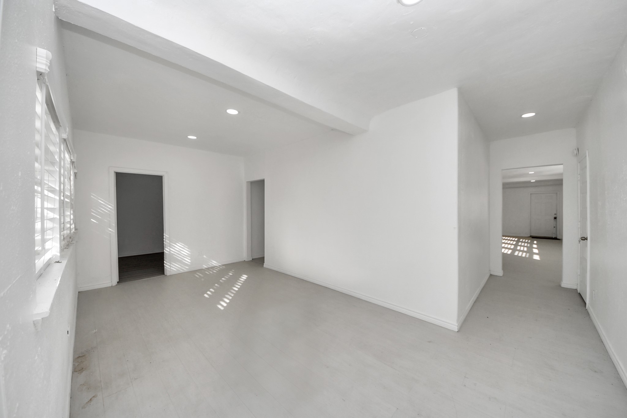 5303 Lyons Avenue, Unit 4 Houston, TX 77020 - Photo 6 of 40 an empty room with a bathroom and a bathroom