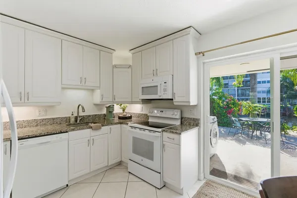 $4,000 | 1850 Southeast 7th Street, Pompano Beach, FL 33060